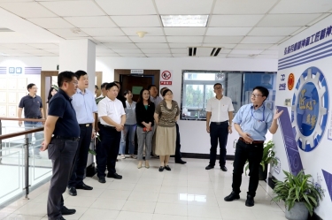 2020年7月29日，時(shí)任浙江省政協(xié)常委、社法委副主任、省總工會(huì)副主席、一級巡視員董建偉蒞臨景興紙業(yè)調(diào)研新時(shí)代工匠培育工作